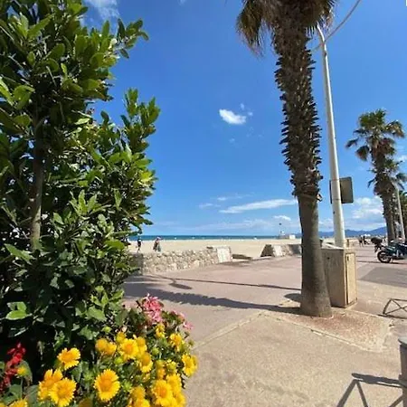 T2 A 50 M De La Plage, Proche Des Commodites Apartment