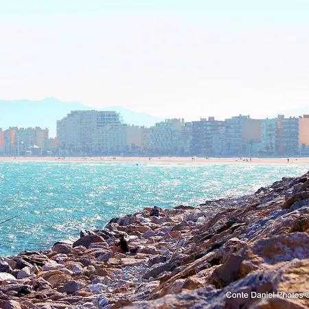 Apartment T2 A 50 M De La Plage, Proche Des Commodites *