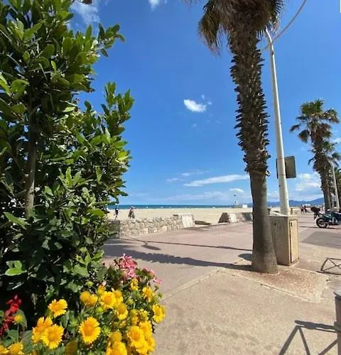 T2 A 50 M De La Plage, Proche Des Commodites Apartament